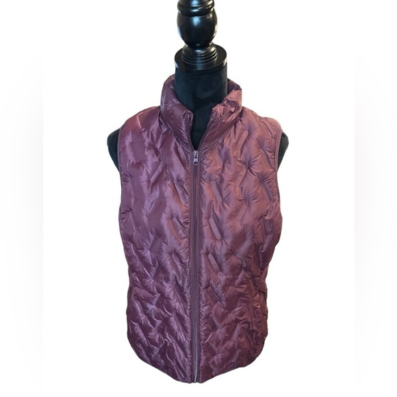 Tangerine Women's Light Weight Burgandy Puffer Vest Size Medium - Picture 1 of 7